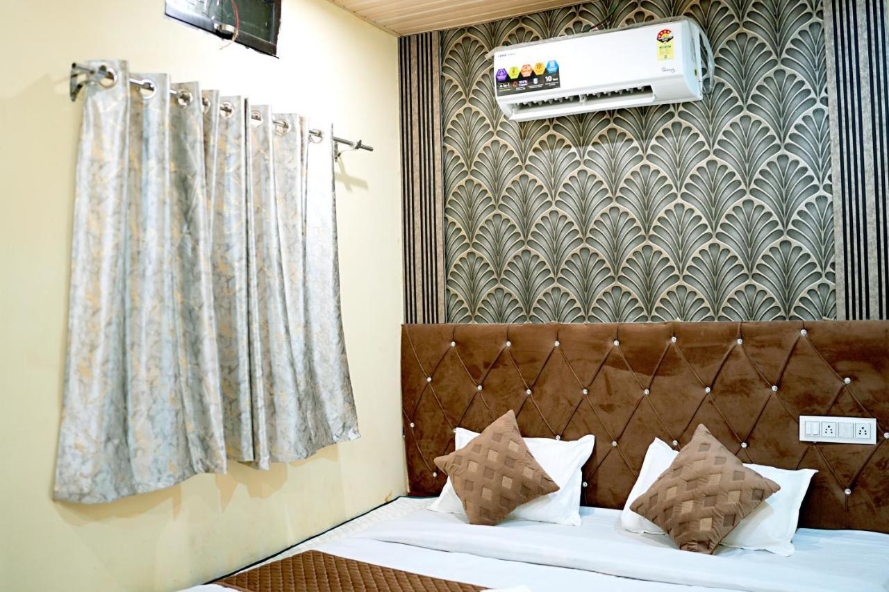 Hotel Mahalok Palace Ujjain Eksteriør bilde
