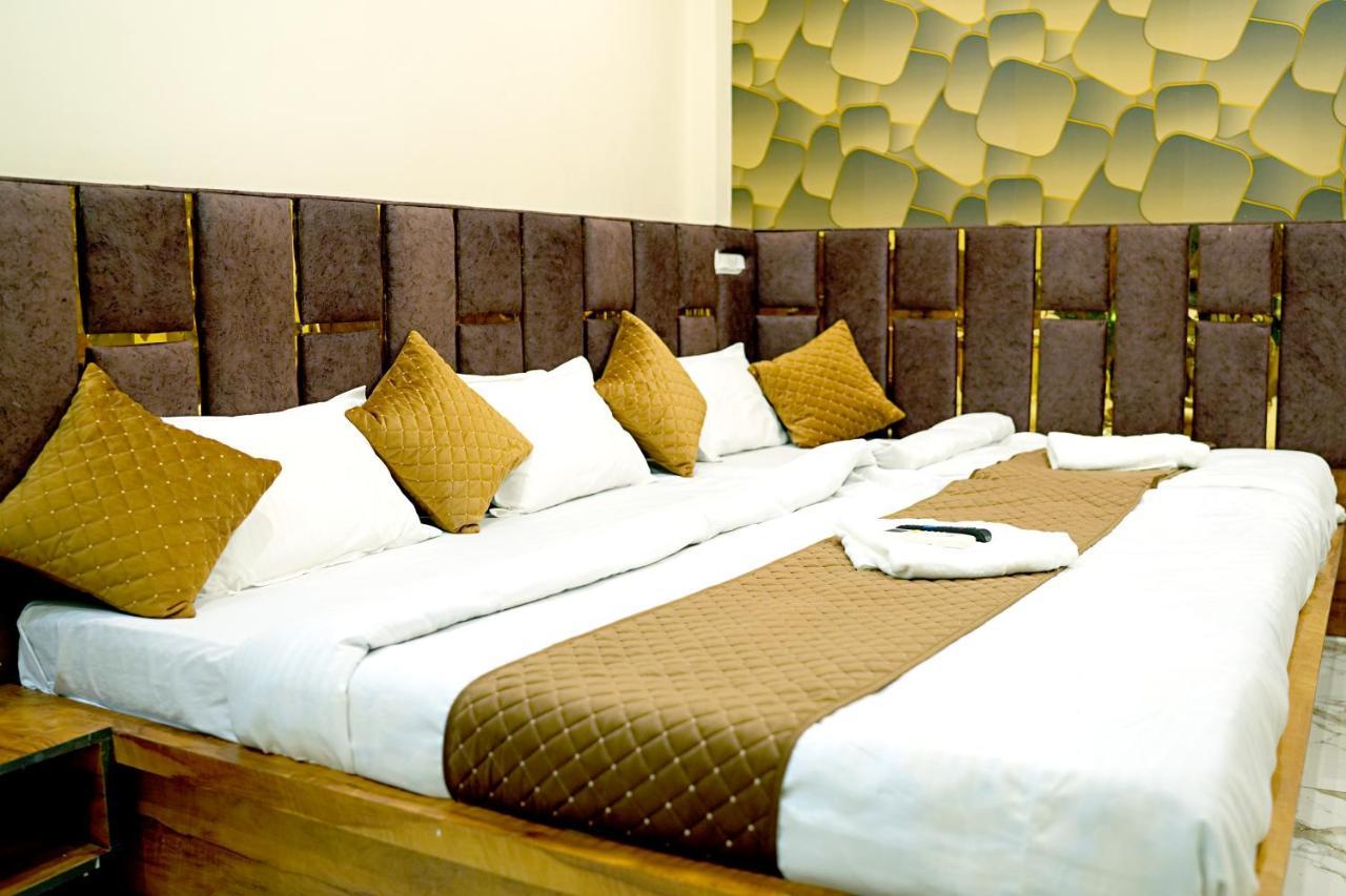 Hotel Mahalok Palace Ujjain Eksteriør bilde