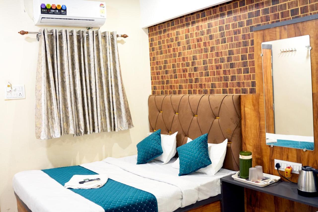 Hotel Mahalok Palace Ujjain Eksteriør bilde