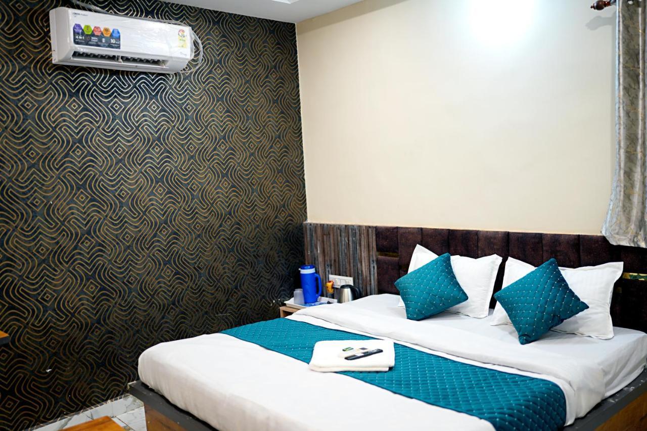 Hotel Mahalok Palace Ujjain Eksteriør bilde