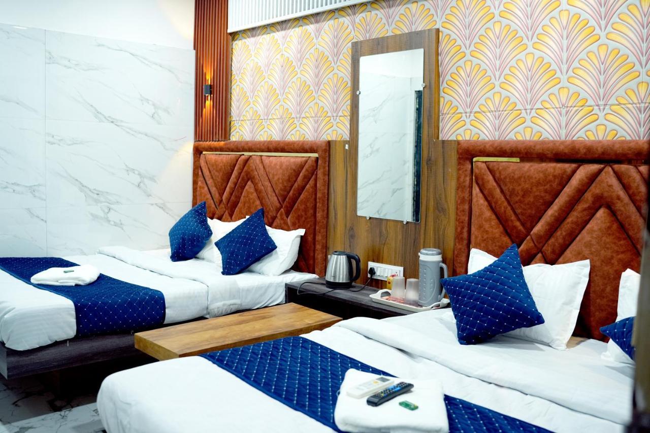 Hotel Mahalok Palace Ujjain Eksteriør bilde