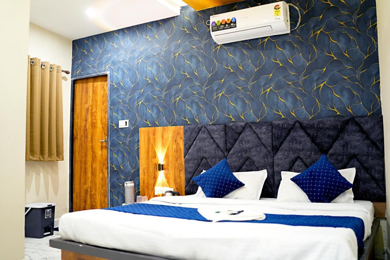 Hotel Mahalok Palace Ujjain Eksteriør bilde