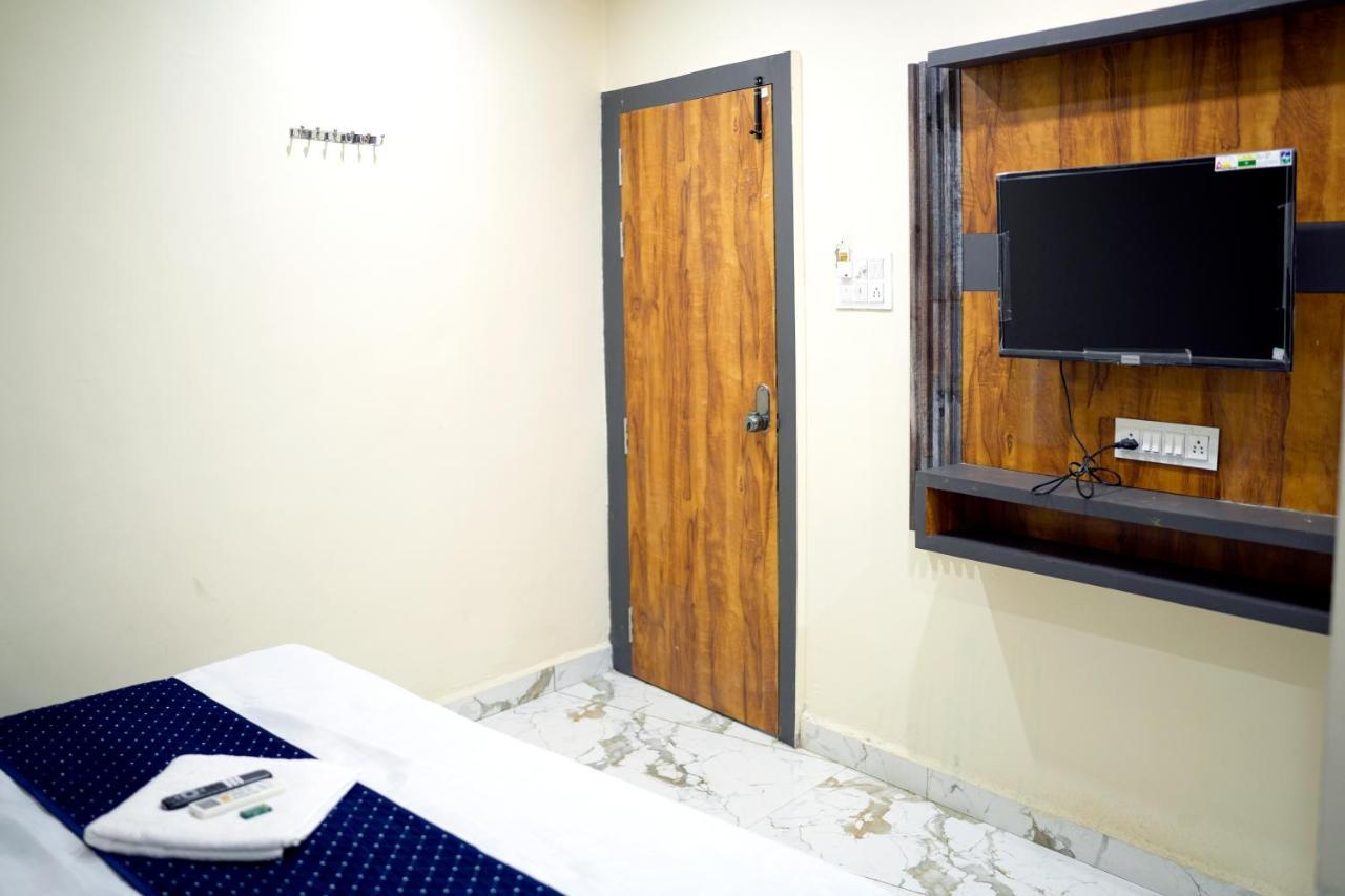 Hotel Mahalok Palace Ujjain Eksteriør bilde