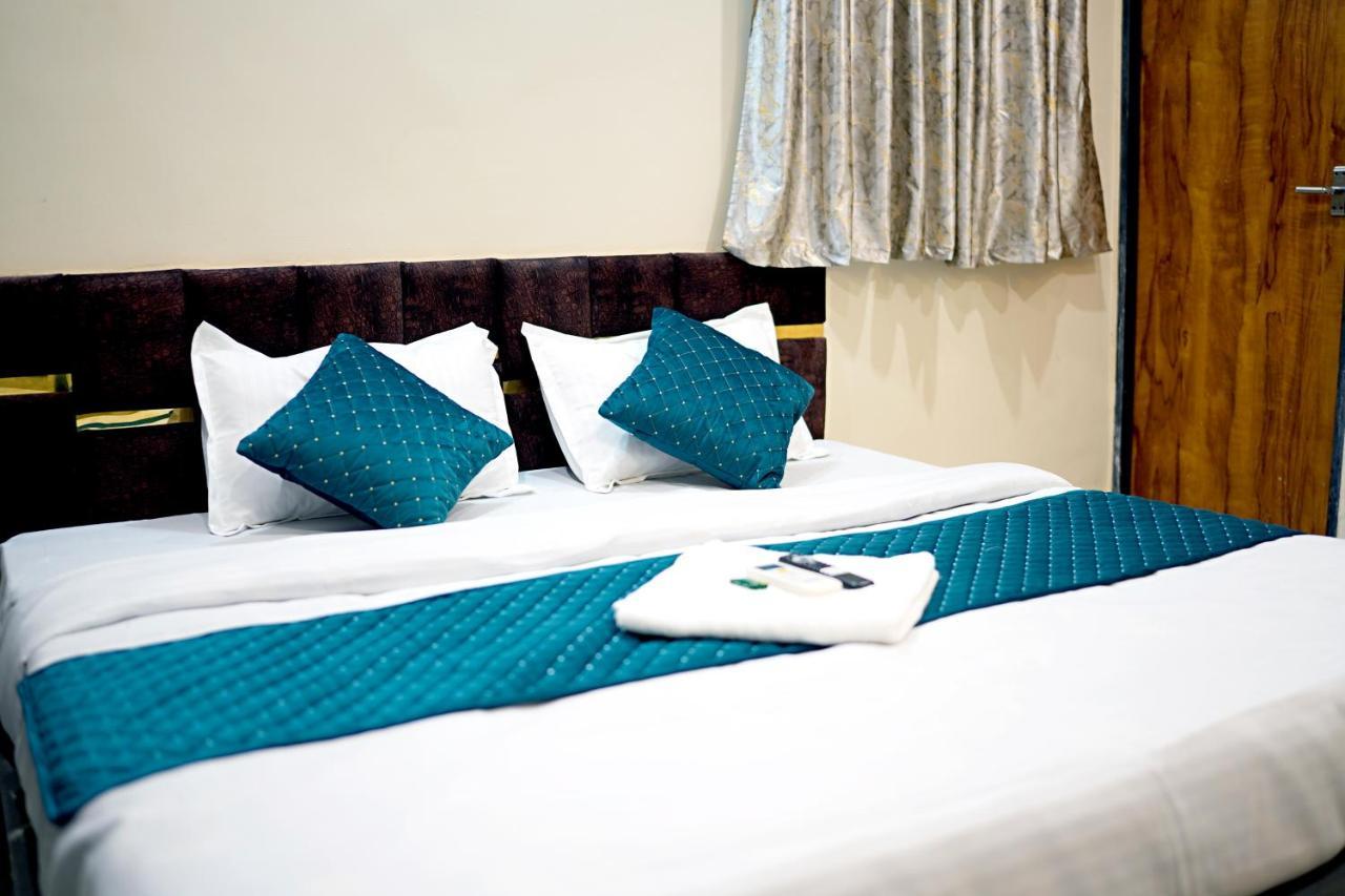 Hotel Mahalok Palace Ujjain Eksteriør bilde