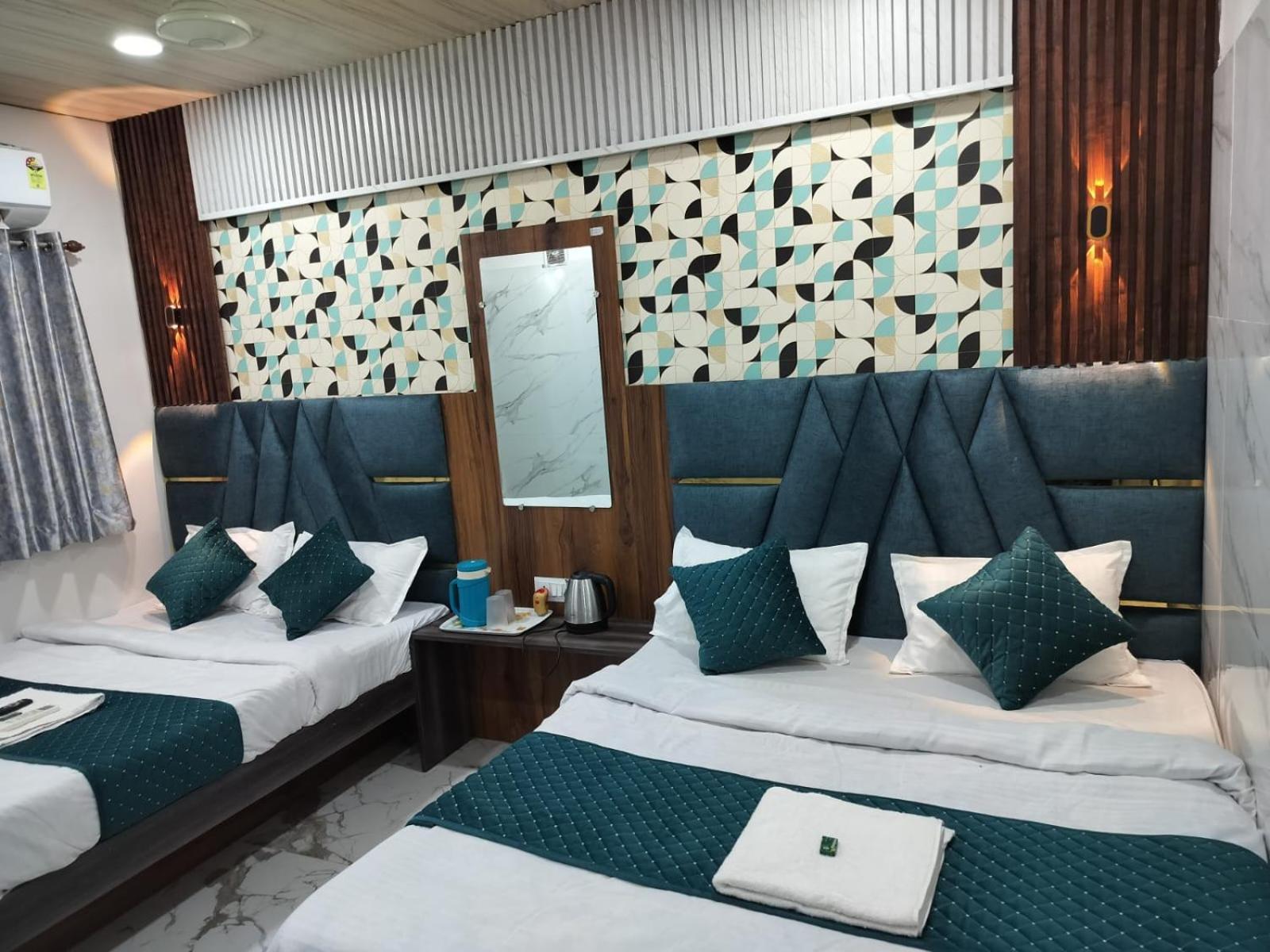 Hotel Mahalok Palace Ujjain Eksteriør bilde