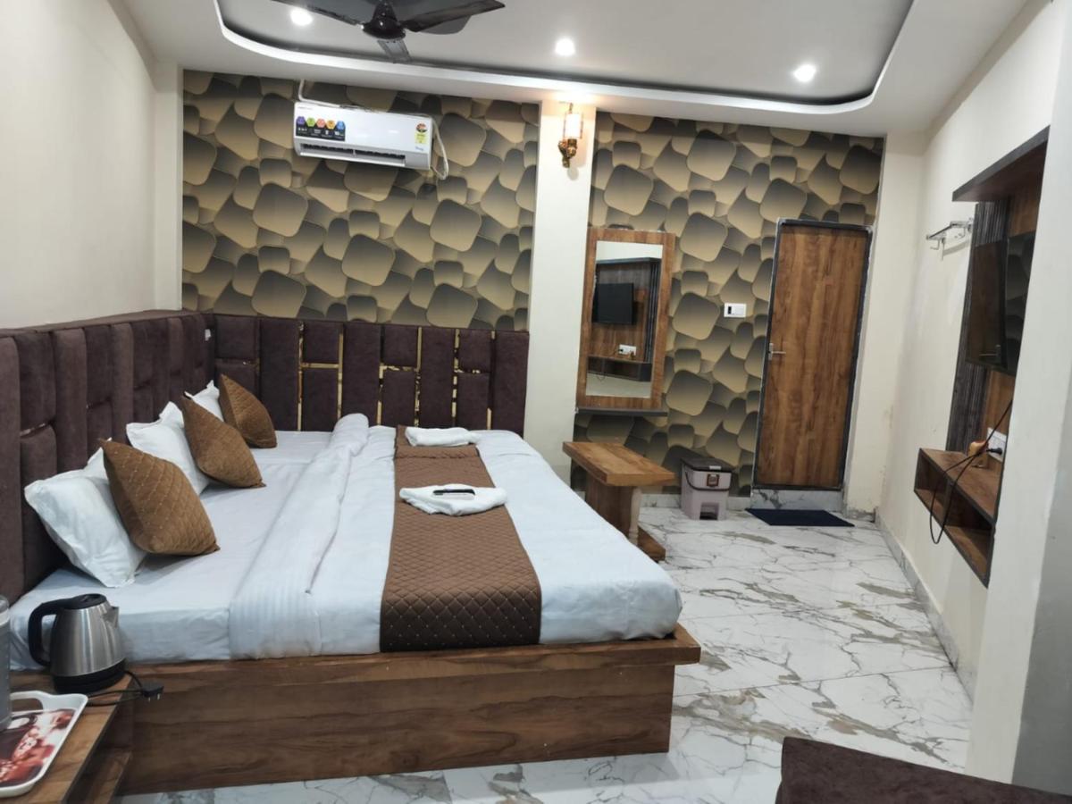 Hotel Mahalok Palace Ujjain Eksteriør bilde