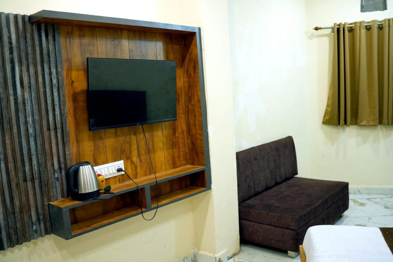 Hotel Mahalok Palace Ujjain Eksteriør bilde