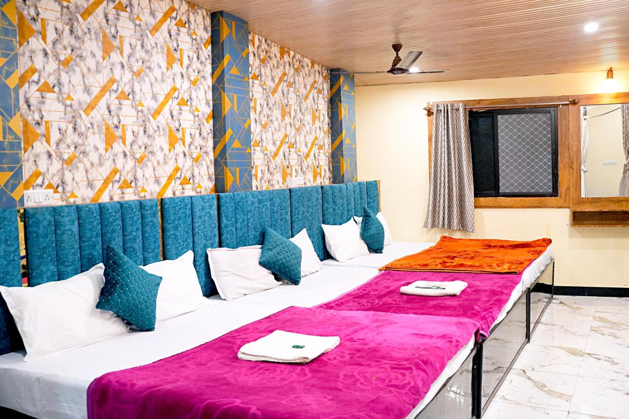 Hotel Mahalok Palace Ujjain Eksteriør bilde