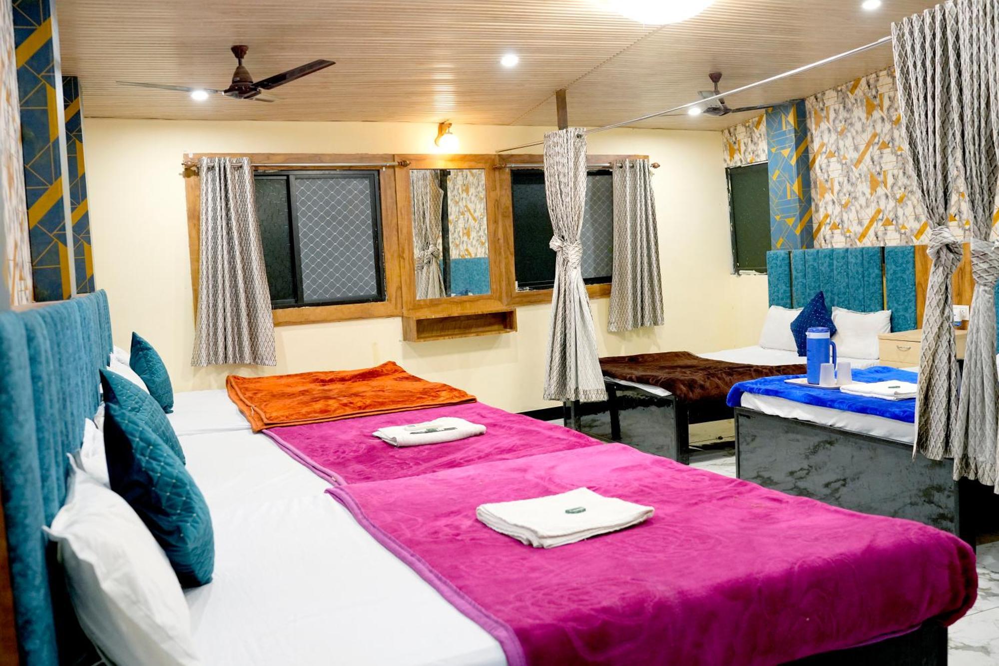 Hotel Mahalok Palace Ujjain Eksteriør bilde